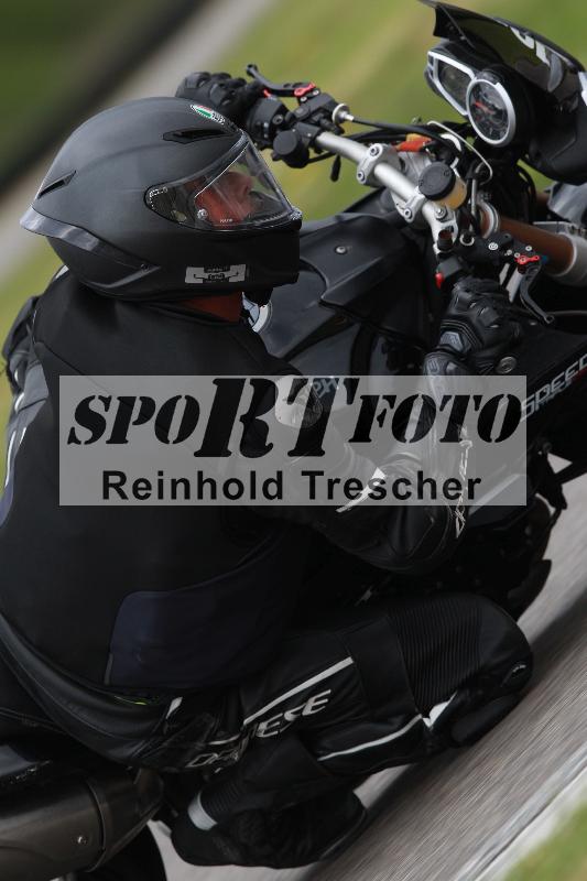 Archiv-2022/13 25.04.2022 Plüss Moto Sport ADR/Freies Fahren/backside